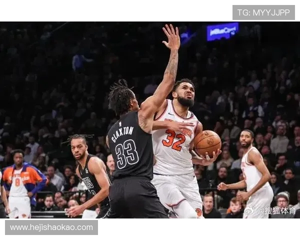 尼克斯与篮网激烈对决 双方全力争夺纽约篮球荣耀 尼克斯与篮网激烈对决 双方全力争夺纽约篮球荣耀